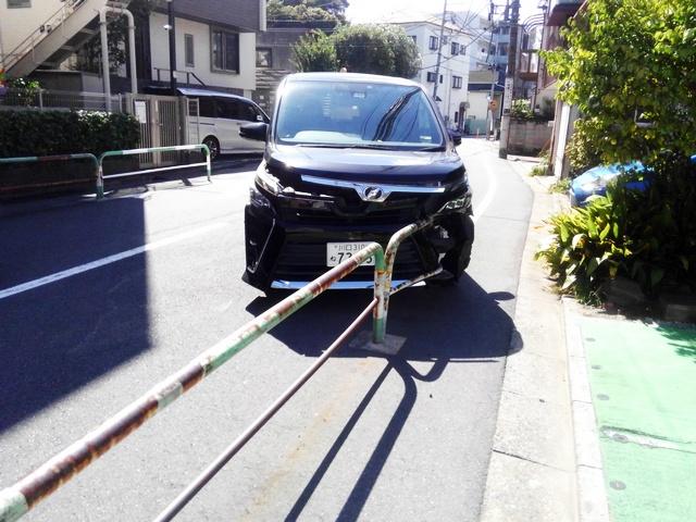 事故ってる車